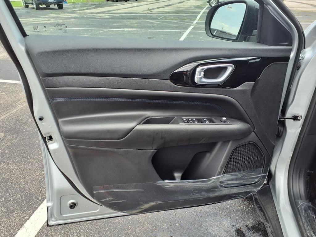 2025 Jeep Compass Latitude - Photo 22