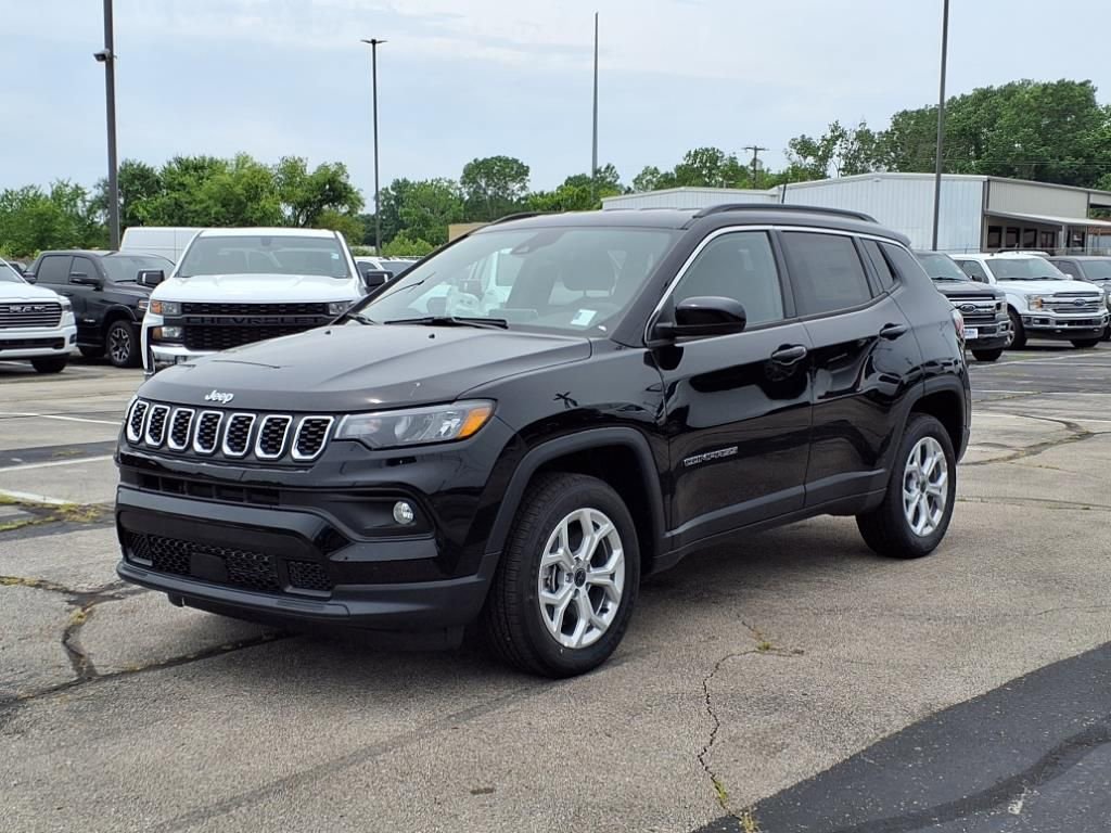 2025 Jeep Compass Latitude photo 3