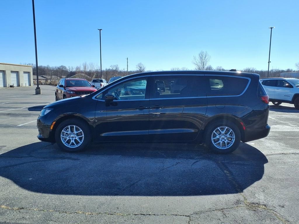 Used 2024 Chrysler Voyager LX LX FWD