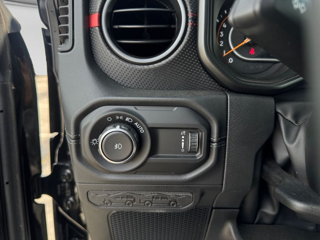 2025 Jeep Wrangler 4-Door Rubicon - Photo 18