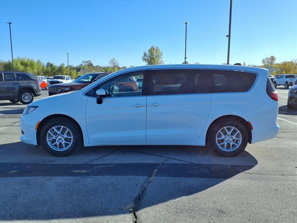 Used 2023 Chrysler Voyager LX LX FWD