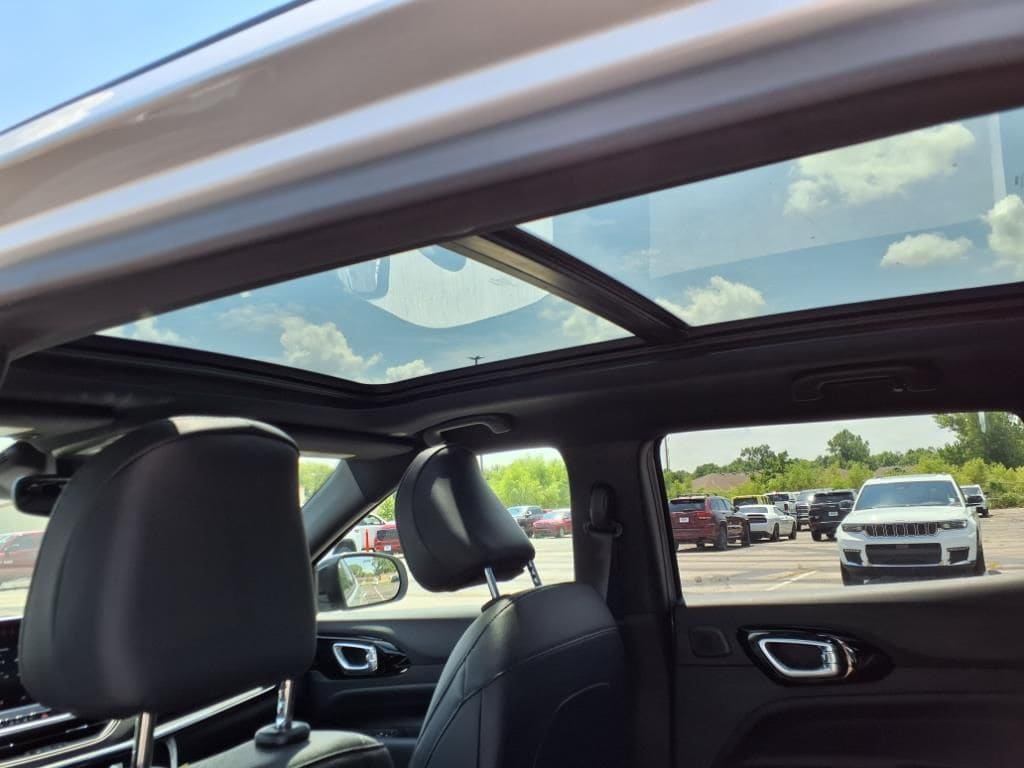 2025 Jeep Compass Latitude - Photo 24