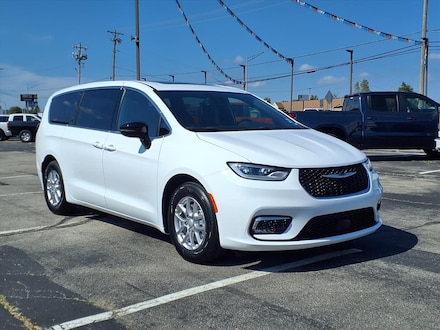 2026 Chrysler Pacifica Select Passenger Van