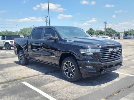 2025 Ram 1500 LARAMIE CREW CAB 4X4 5'7 BOX Pickup