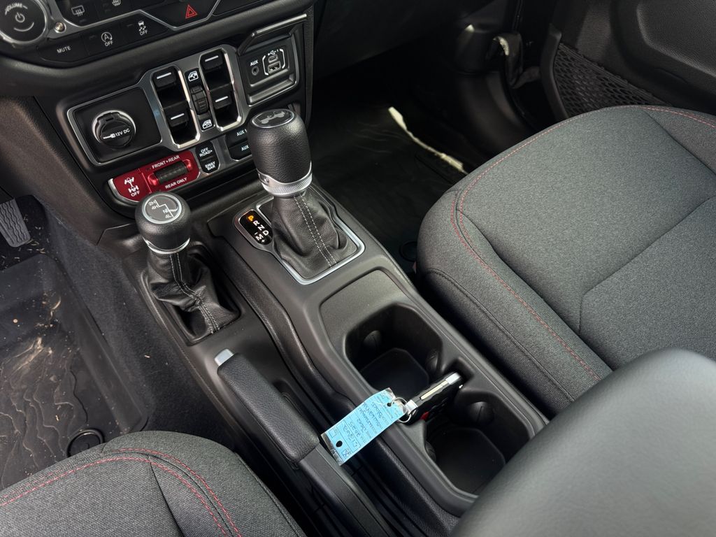 2025 Jeep Wrangler 4-Door Rubicon - Photo 20