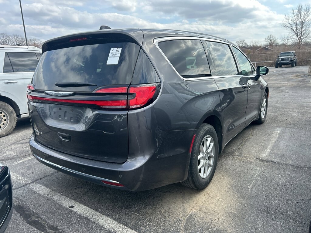 Used 2023 Chrysler Pacifica Touring L Touring L FWD