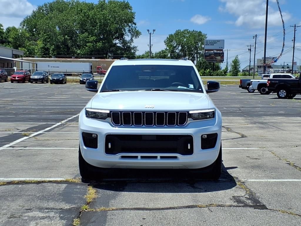 2025 Jeep Grand Cherokee Overland photo 3