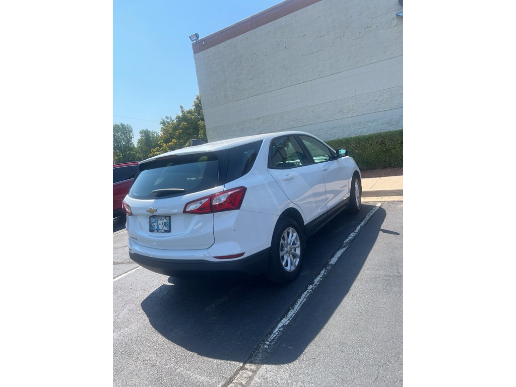 2021 Chevrolet Equinox LS photo 2