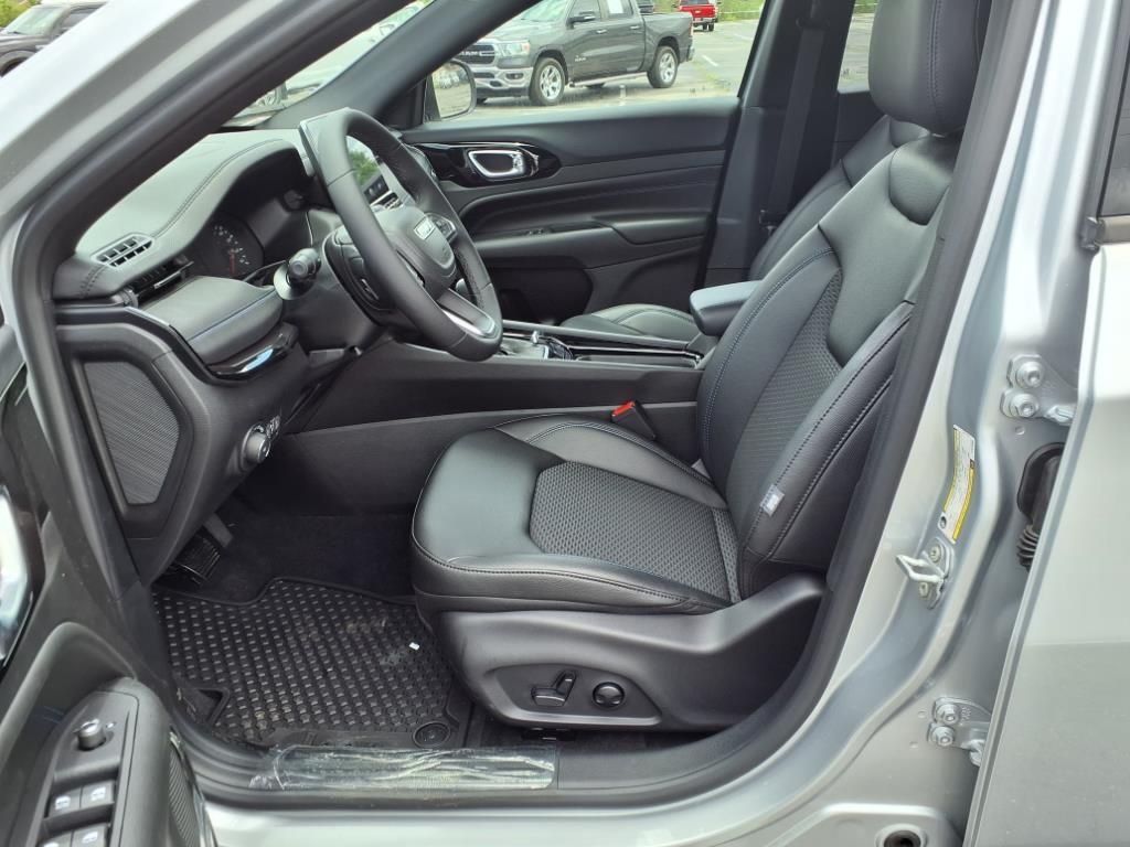 2025 Jeep Compass Latitude - Photo 24