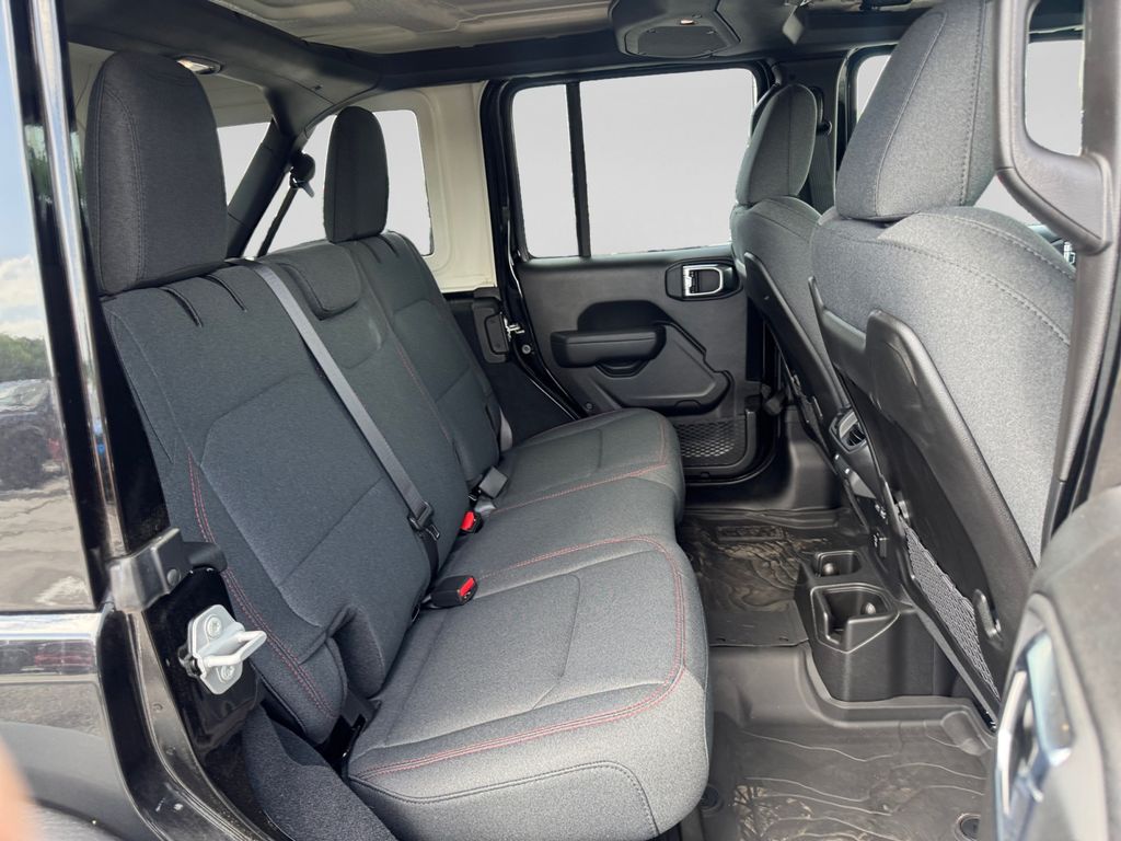 2025 Jeep Wrangler 4-Door Rubicon - Photo 32
