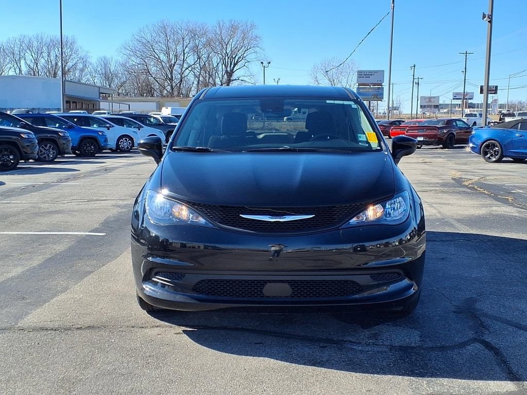 Used 2024 Chrysler Voyager LX LX FWD
