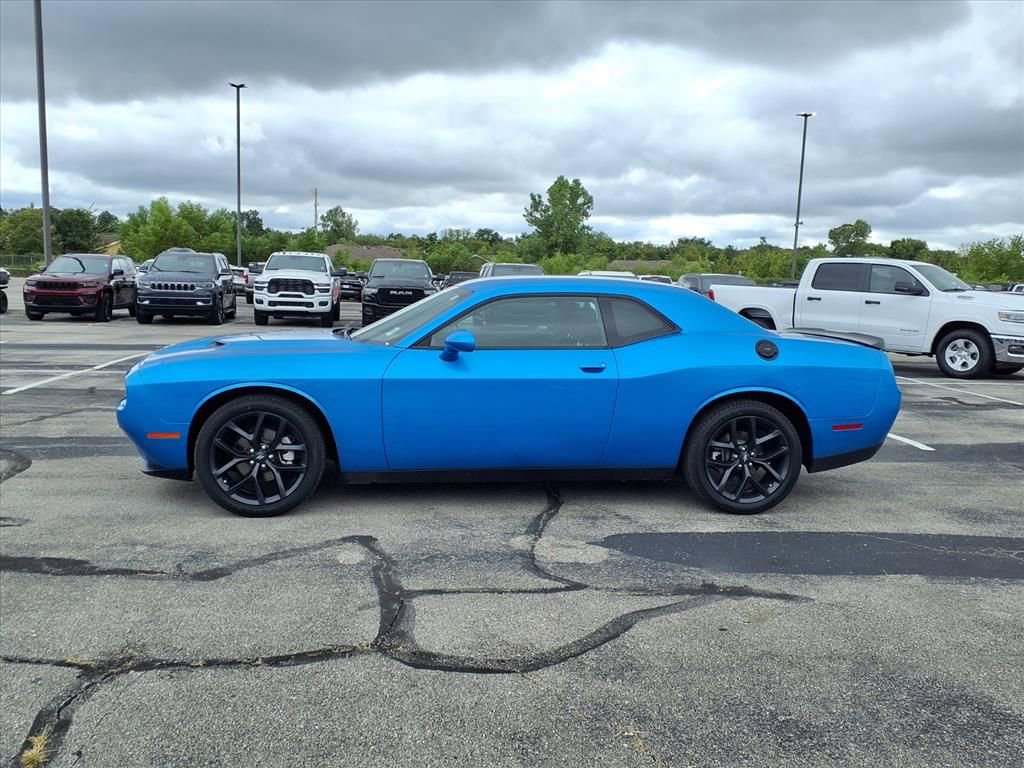2023 Dodge Challenger SXT photo 4