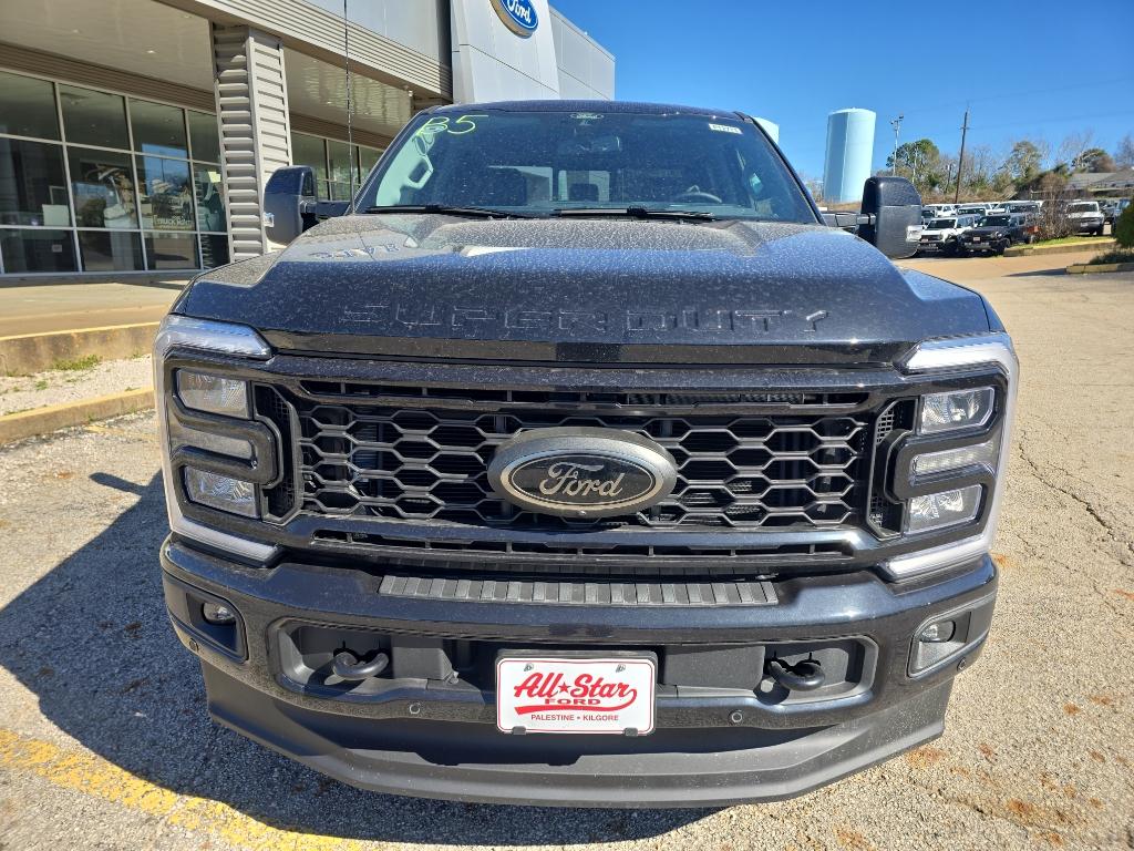 2025 Ford F-350 Lariat photo 2