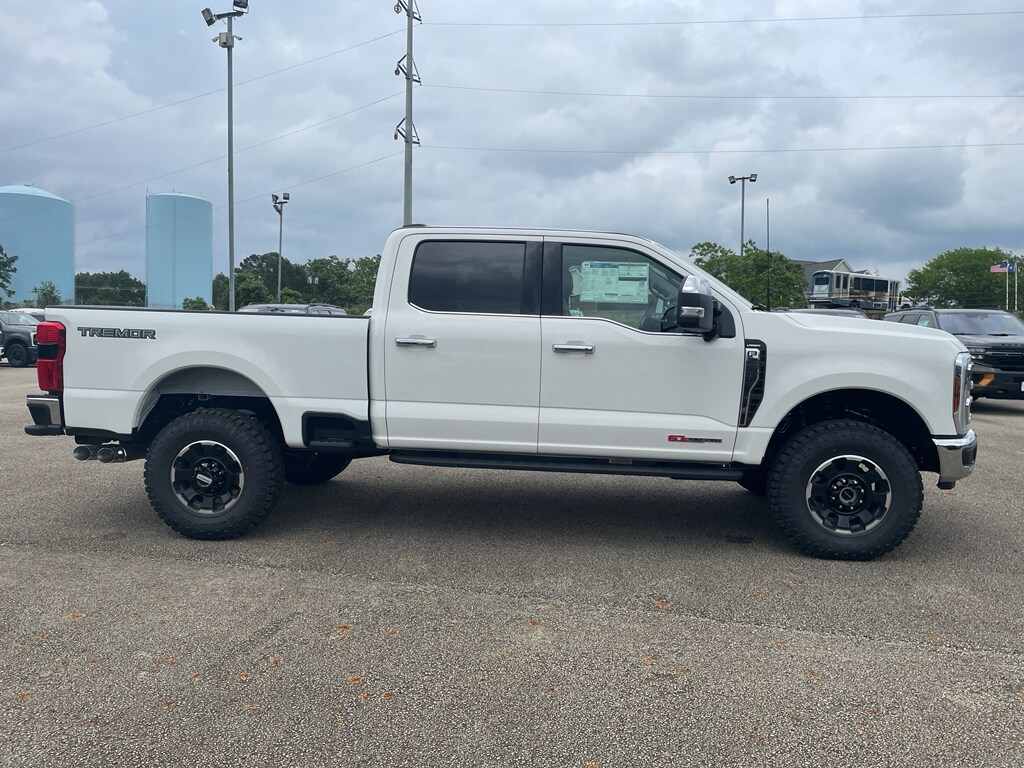 2025 Ford F-250 Lariat photo 4