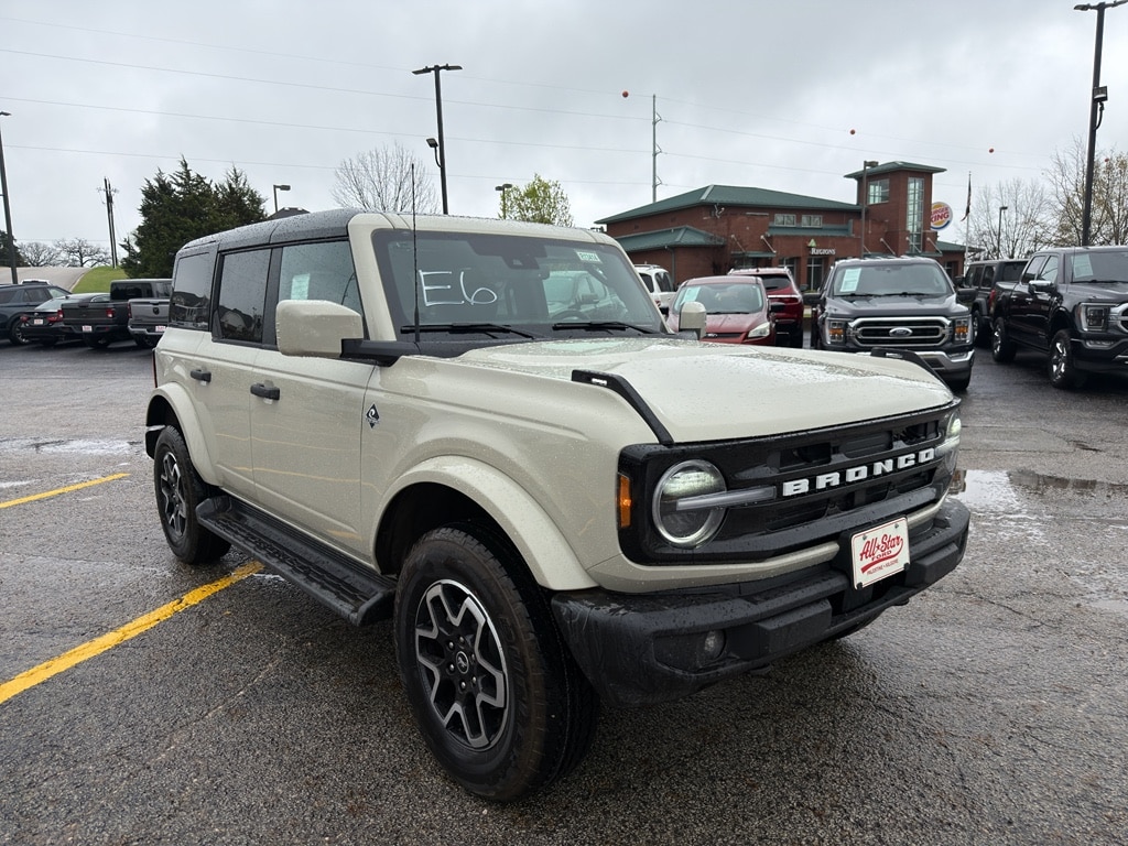 New 2026 Ford Bronco Outer Banks SUV