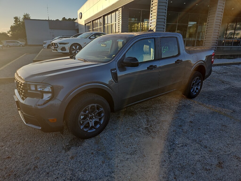 2025 Ford Maverick XLT photo 2