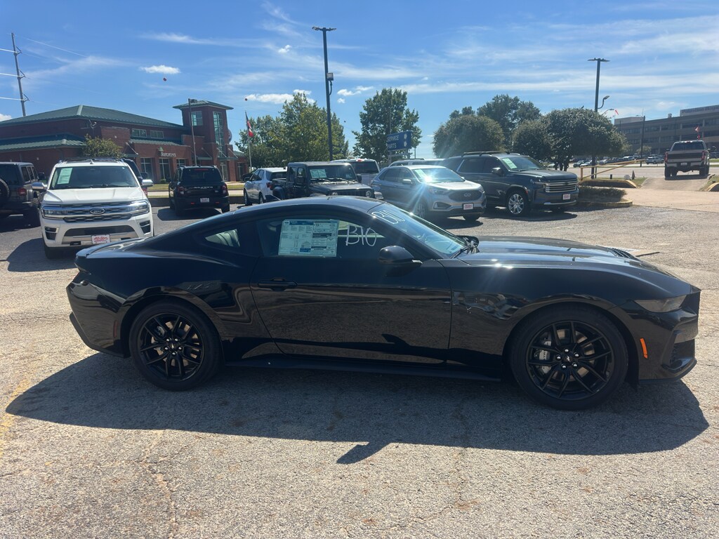 2025 Ford Mustang GT photo 3