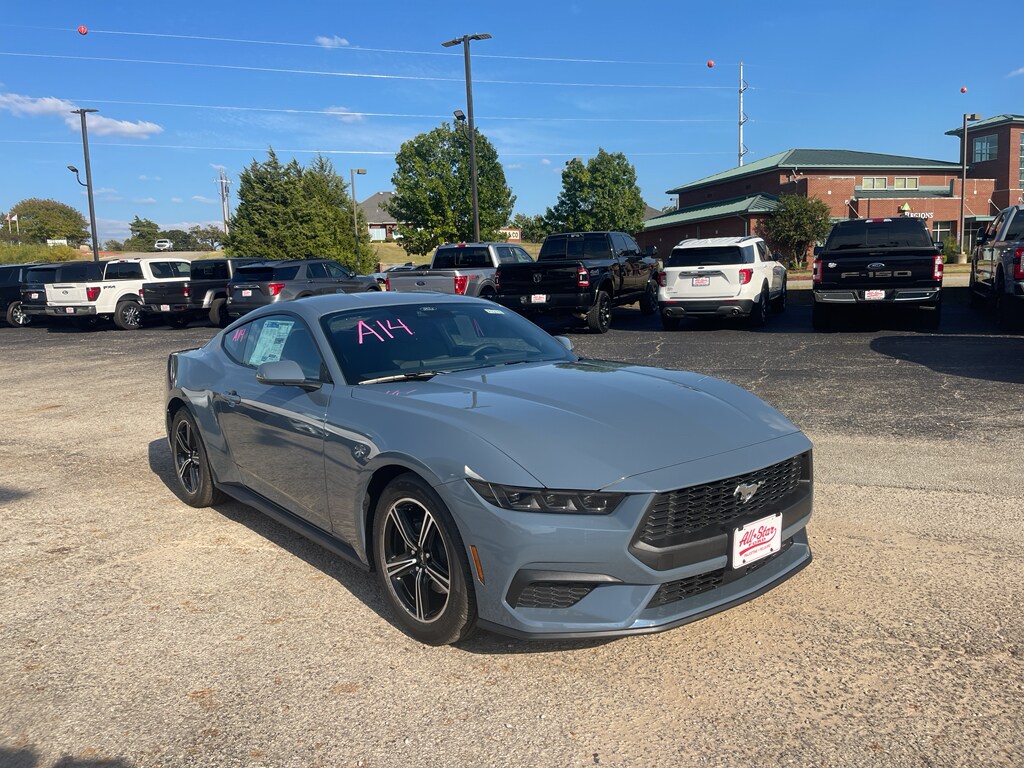 2025 Ford Mustang EcoBoost photo 3