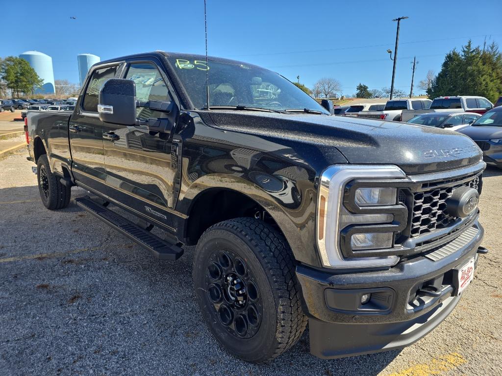 2025 Ford F-350 Lariat photo 3