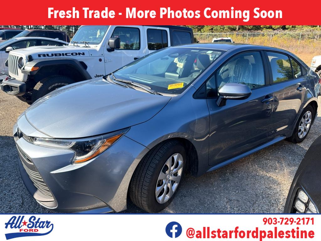 2024 Toyota Corolla LE's photo
