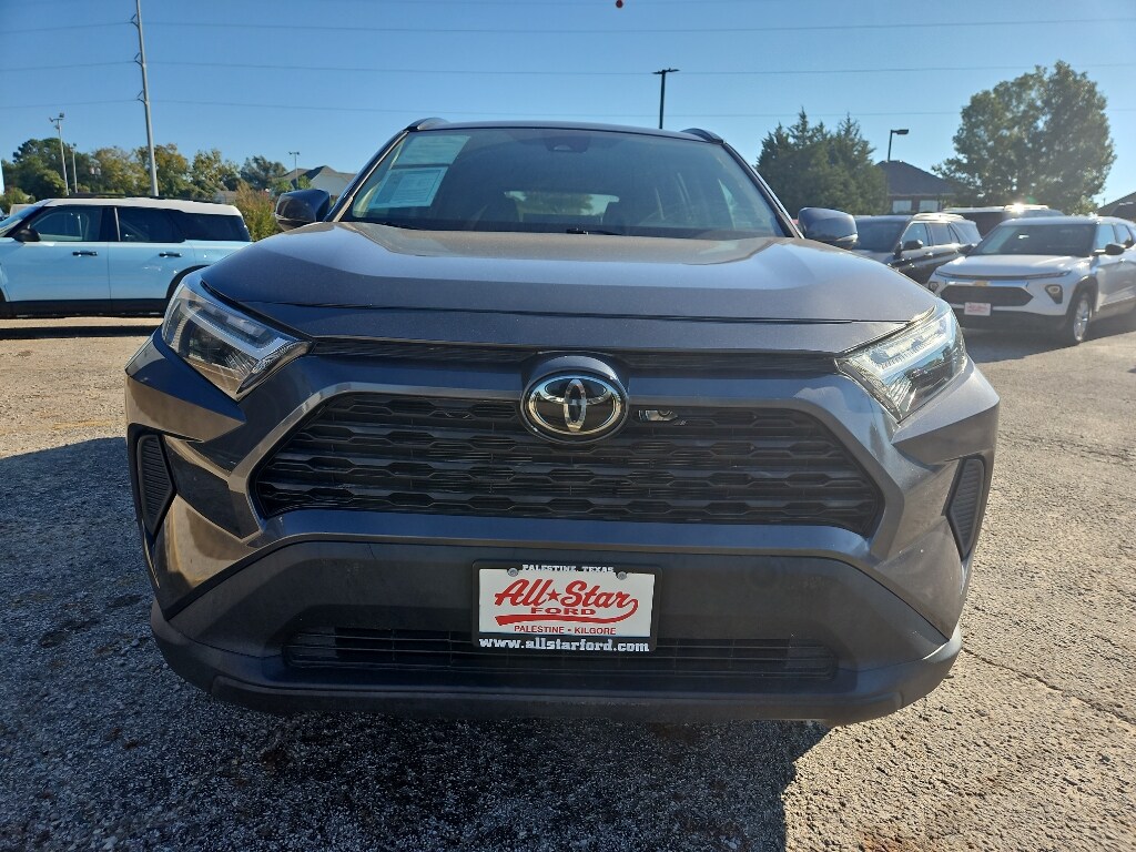 2022 Toyota RAV4 XLE photo 2