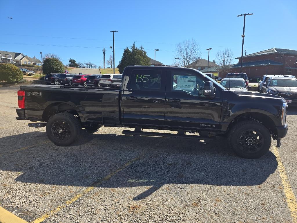 2025 Ford F-350 Lariat photo 4