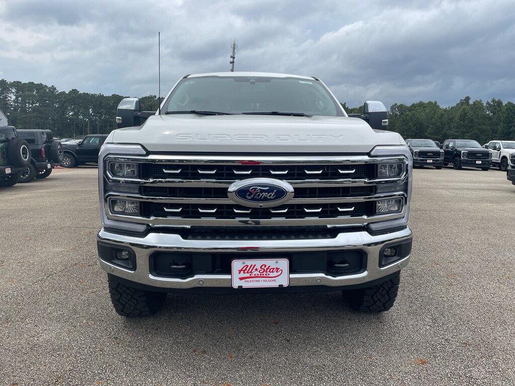 2025 Ford F-250 Lariat photo 2