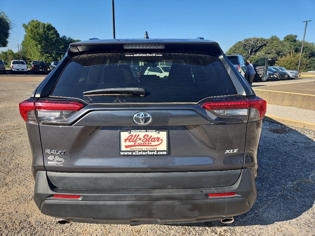 2022 Toyota RAV4 XLE photo 4