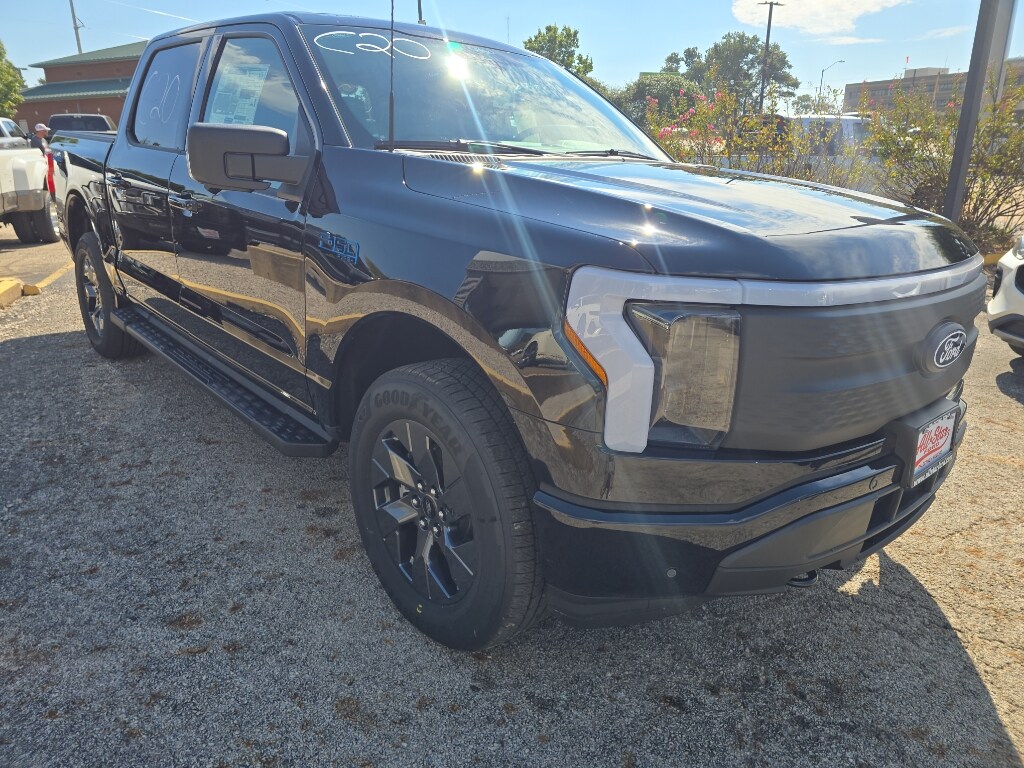 2025 Ford F-150 Lightning photo 2