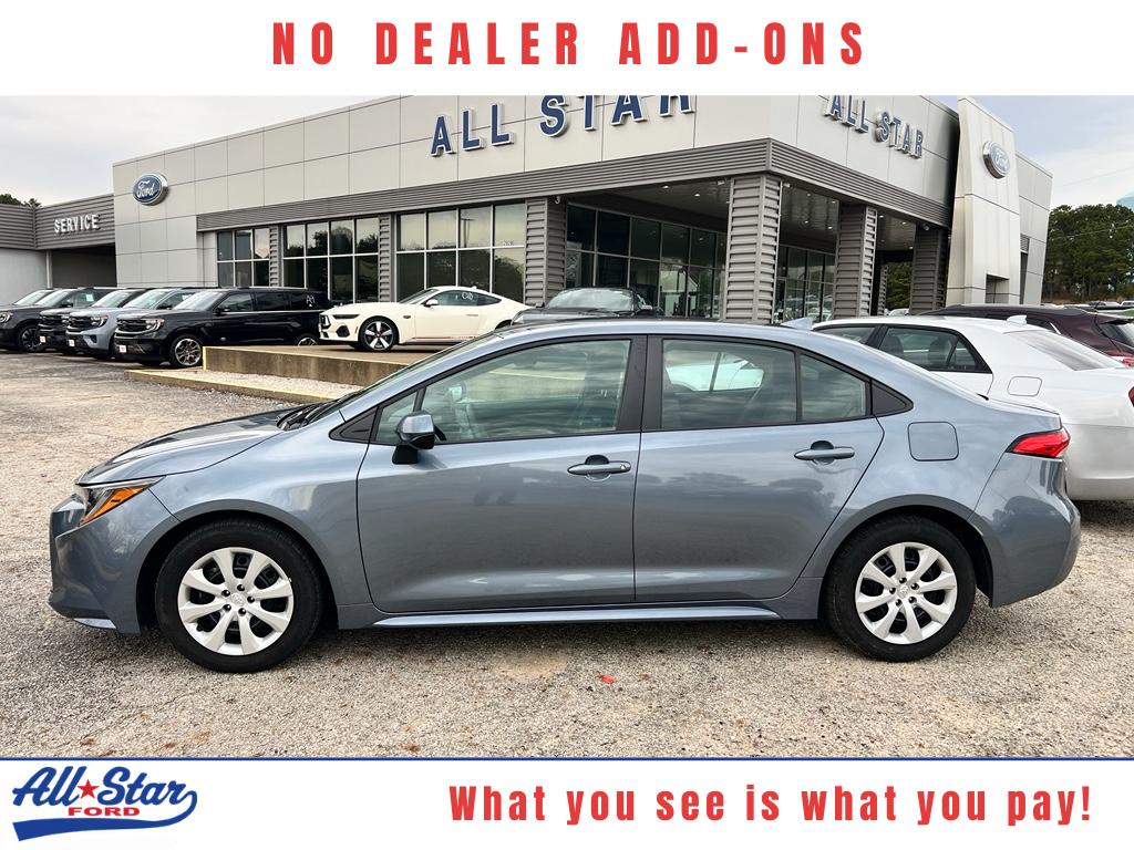 2024 Toyota Corolla LE's photo