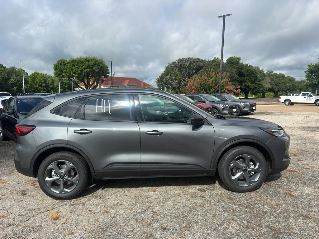 2025 Ford Escape ST-Line photo 2