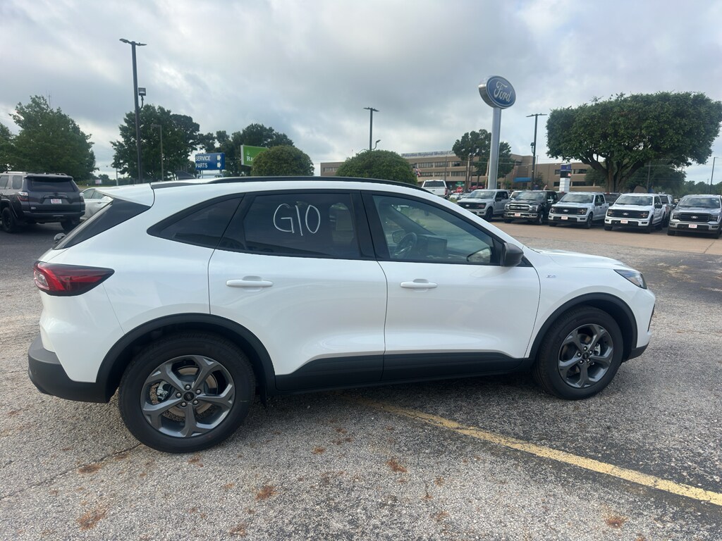 2025 Ford Escape ST-Line photo 4