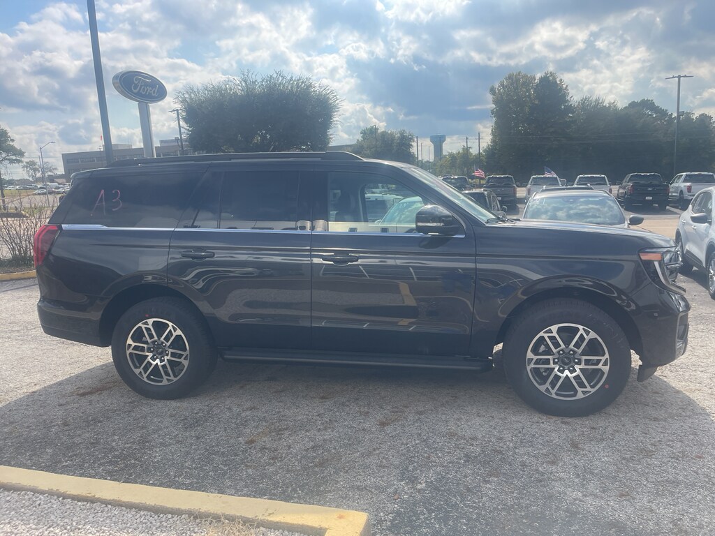 2025 Ford Expedition photo 4