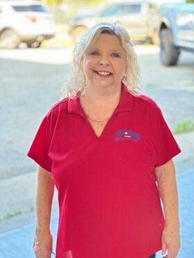 Staff member Linda Caldwell from ID_44627072e848