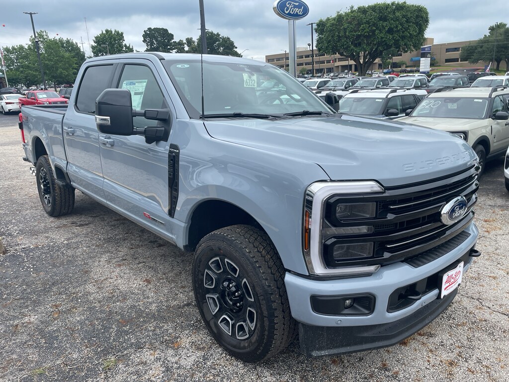 2025 Ford F-250 Platinum photo 3