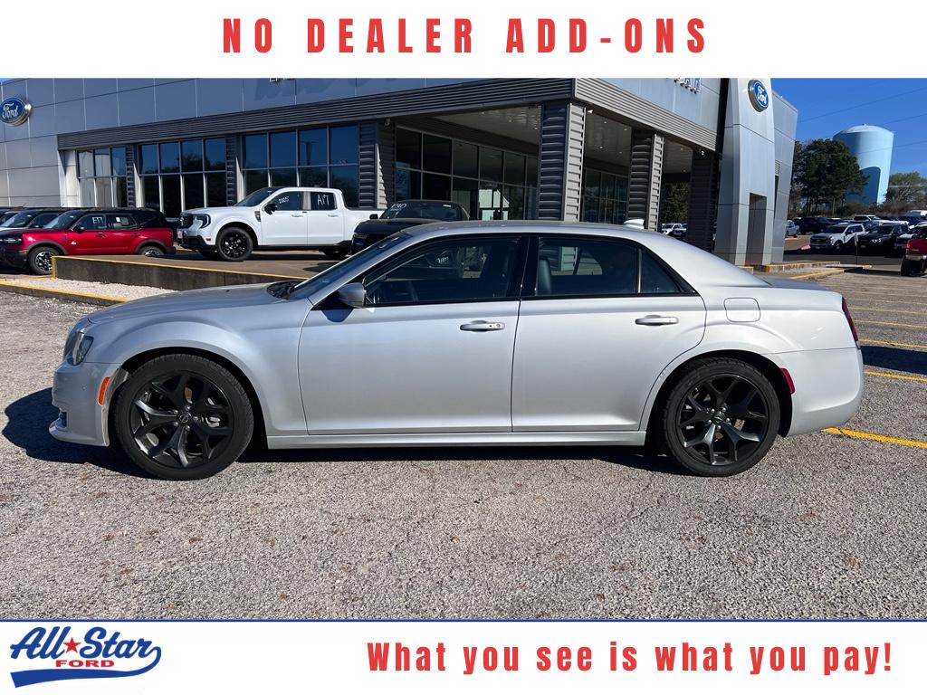 2022 Chrysler 300 Touring L