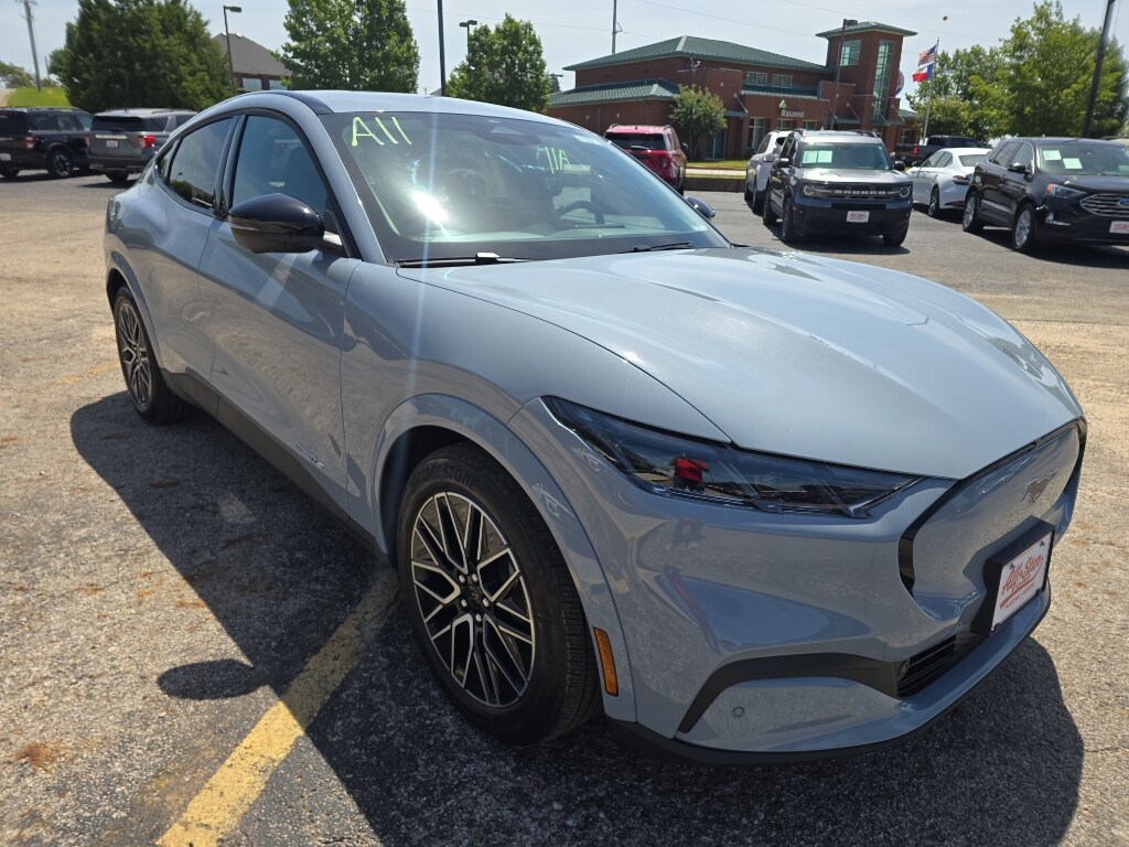 2025 Ford Mustang Mach-E Premium photo 3