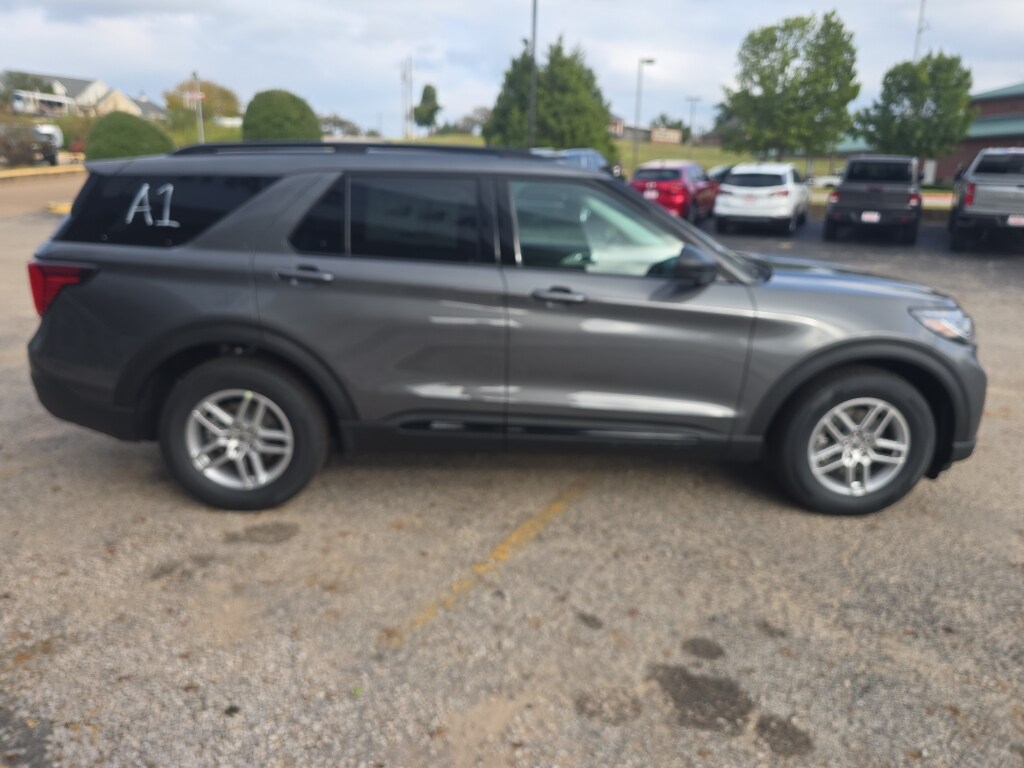 2026 Ford Explorer Sport photo 2