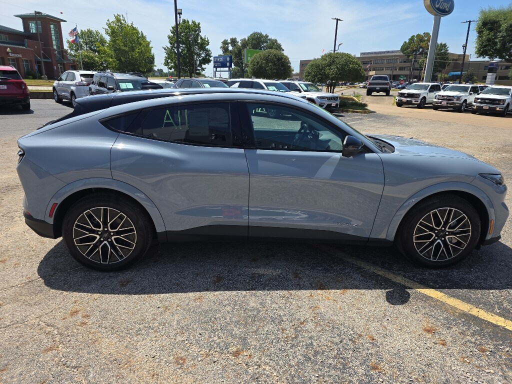 2025 Ford Mustang Mach-E Premium photo 4