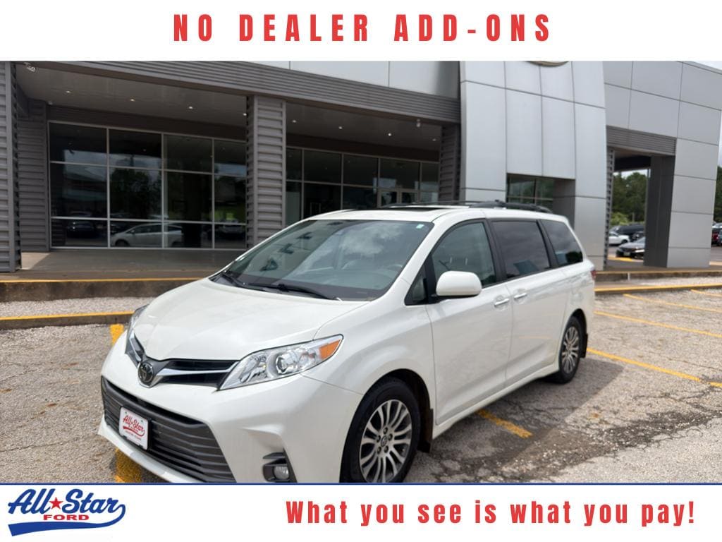2018 Toyota Sienna XLE V6 8-Passenger's photo