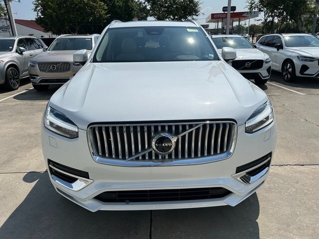 2025 Volvo XC90 T8 Plus photo 4