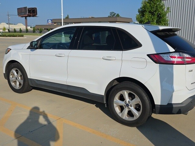 2020 Ford Edge SE photo 3