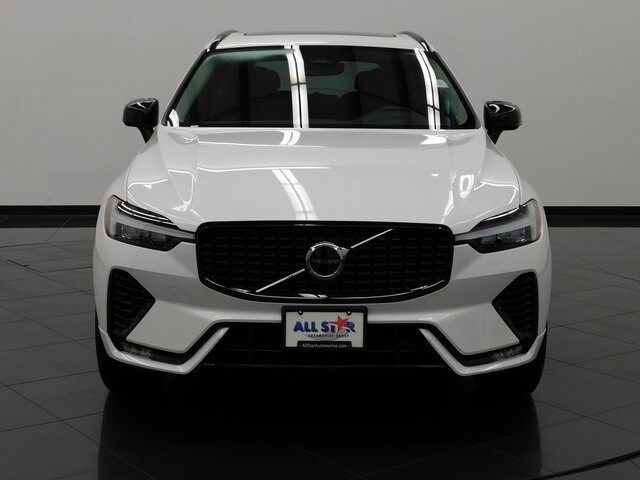 2025 Volvo XC60 B5 Core photo 3