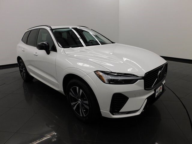 2025 Volvo XC60 B5 Core photo 2