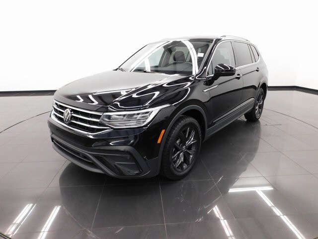 2024 Volkswagen Tiguan SE Wolfsburg Edition photo 3