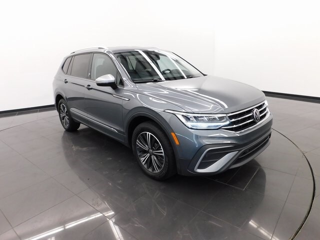 2024 Volkswagen Tiguan Wolfsburg Edition photo 2