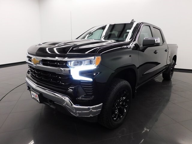 2023 Chevrolet Silverado 1500 LT photo 3