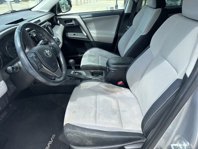 2016 Toyota RAV4 XLE photo 3