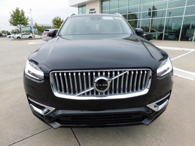 2025 Volvo XC90 T8 Plus photo 3