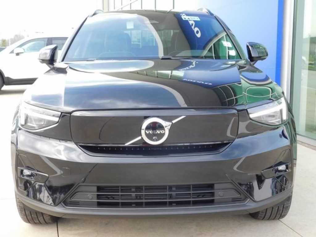 Certified 2024 Volvo XC40 Recharge Pure Electric Twin Plus SUV